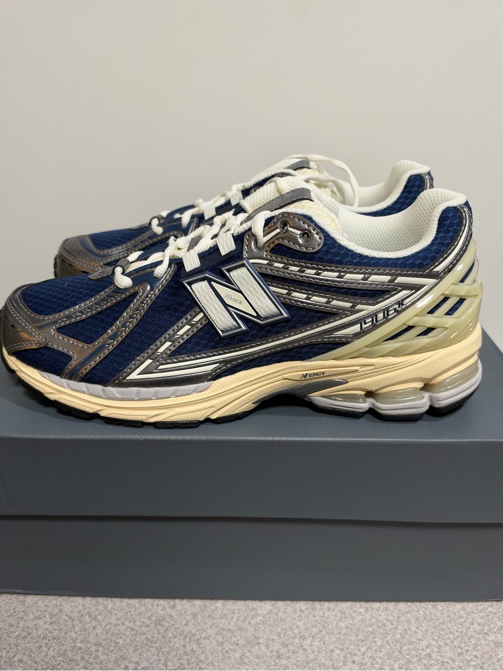 New Balance 1906R Vintage Indigo Dark Silver Metallic Size 8.5 Men NEW U1906RCK